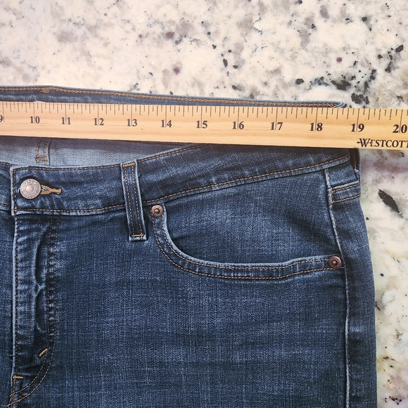 Levi Classic Straight Jeans  Size 18 - Picture 6 of 10